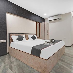 Townhouse Oak Hotel Rudra